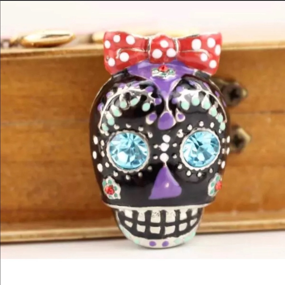 Betsy Johnson necklace